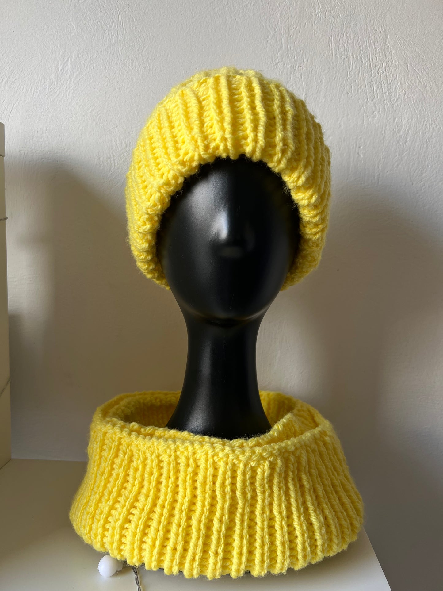 Chunky knitted beanie and snood set