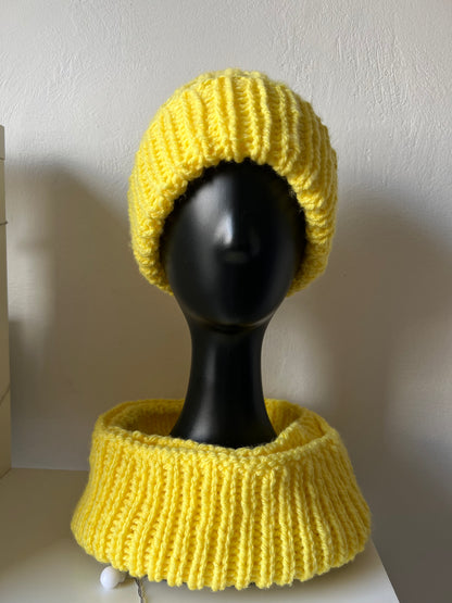 Chunky knitted beanie and snood set
