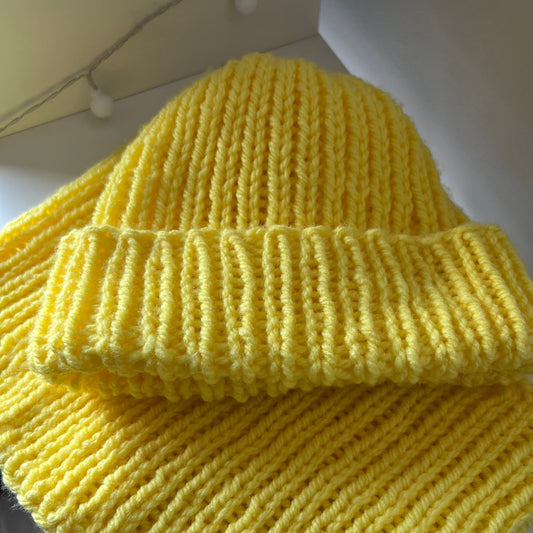 Chunky knitted beanie and snood set